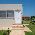 Stone And Sea Retreat Serenity- Modern Stone * コス・タウン