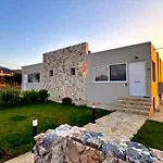 別荘 Stone And Sea Retreat Serenity- Modern Stone *
