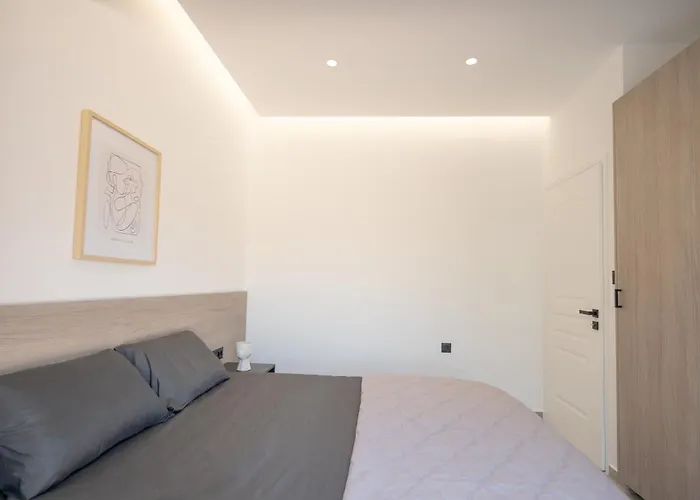 Holiday home Stone And Sea Retreat Serenity- Modern Stone